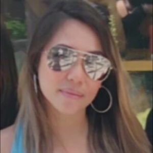 Meet your Posher, Heleine